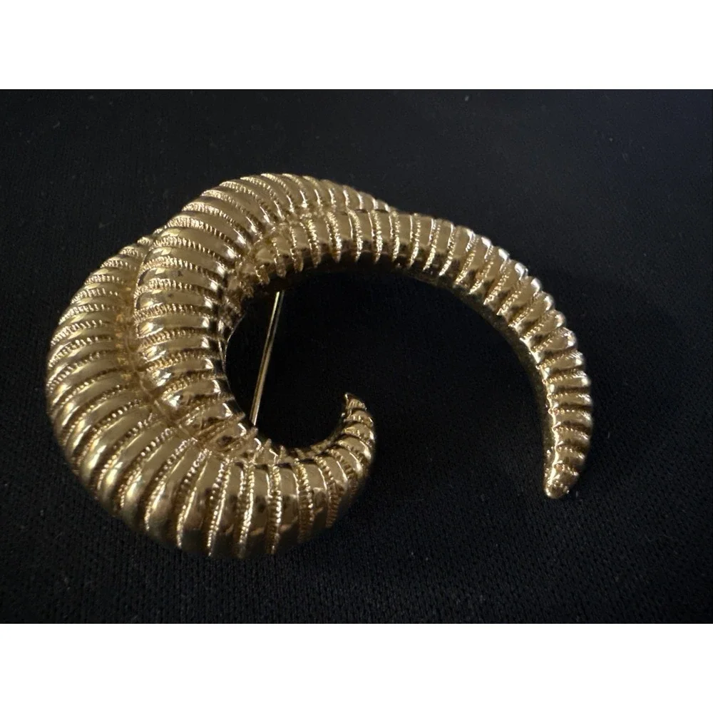 Vintage Monet Ladies Crescent Egyptian Brooch Pin Gold Tone Neo Deco 1980s